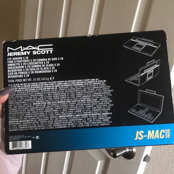 Rare MAC palette - Picture 2 of 3